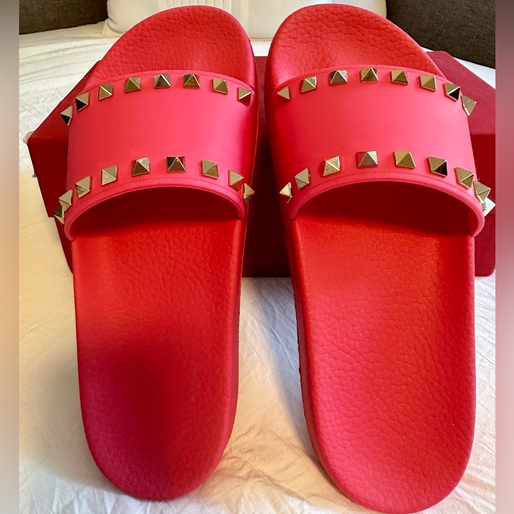 Valentino Garavani Rockstud Pink Pool Slides
